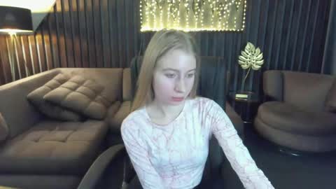 Snapshot of alina__blonde chatting on 30, 4, 2026 Alina online show from 30, 4, 2026