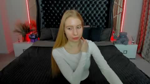 Snapshot of alina__blonde chatting on 2, 5, 2026 Alina online show from 2, 5, 2026