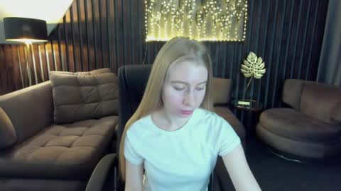 Snapshot of alina__blonde chatting on 10, 5, 2026 Alina online show from 10, 5, 2026