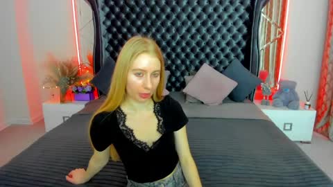 Snapshot of alina__blonde chatting on 13, 5, 2026 Alina online show from 13, 5, 2026
