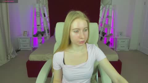Snapshot of alina__blonde chatting on 17, 5, 2026 Alina online show from 17, 5, 2026
