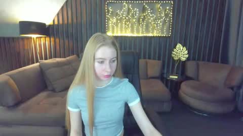Snapshot of alina__blonde chatting on 23, 5, 2026 Alina online show from 23, 5, 2026
