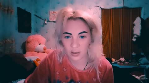 Snapshot of alinafrey_ chatting on 19, 10, 2025 Alina online show from 19, 10, 2025