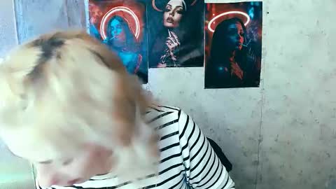 Snapshot of alinafrey_ chatting on 1, 11, 2025 Alina online show from 1, 11, 2025