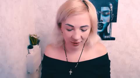 Snapshot of alinafrey_ chatting on 4, 12, 2025 Alina online show from 4, 12, 2025