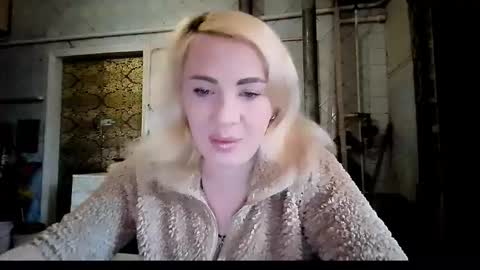 Snapshot of alinafrey_ chatting on 1, 2, 2026 Alina online show from 1, 2, 2026