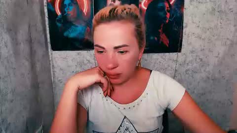 Snapshot of alinafrey_ chatting on 25, 6, 2026 Alina online show from 25, 6, 2026