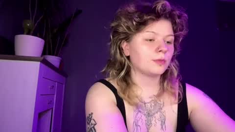 Snapshot of alinahotgirl chatting on 25, 6, 2026 Alina online show from 25, 6, 2026