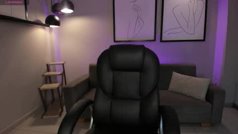 alinakravitz_ online show from 2, 12, 2025