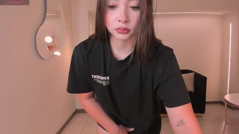 alinakravitz_ online show from 6, 3, 2026