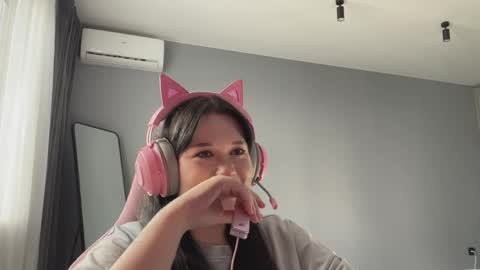 Snapshot of alinalovelove chatting on 16, 4, 2026 Alina online show from 16, 4, 2026