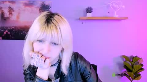 Snapshot of alisha_blonde chatting on 31, 10, 2025 Youre Alishe online show from 31, 10, 2025