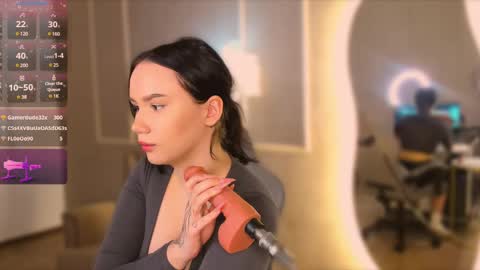 Alisia online show from 5, 3, 2025