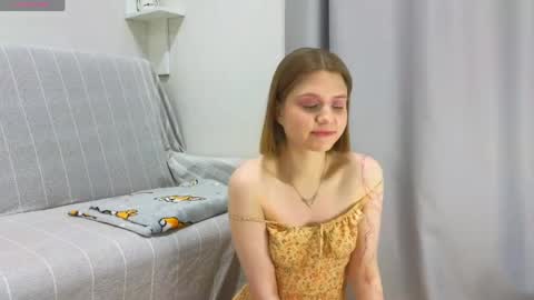 Snapshot of alisia_spinnet chatting on 5, 4, 2026 Alisia online show from 5, 4, 2026