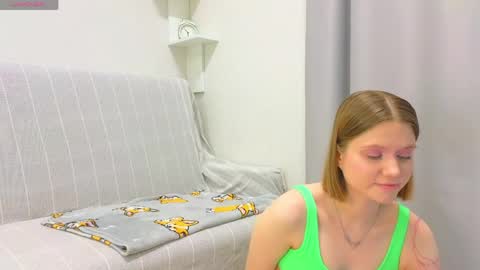 Snapshot of alisia_spinnet chatting on 13, 4, 2026 Alisia online show from 13, 4, 2026