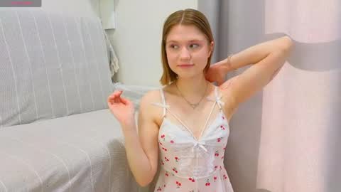 Snapshot of alisia_spinnet chatting on 13, 5, 2026 Alisia online show from 13, 5, 2026