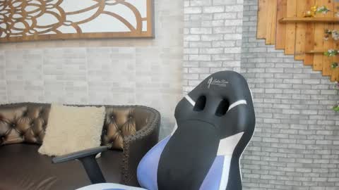 Snapshot of alisonn_doll chatting on 17, 1, 2026 alisonn_doll online show from 17, 1, 2026