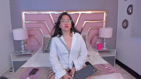 Snapshot of alissbluumm chatting on 24, 6, 2026 alissbluumm online show from 24, 6, 2026