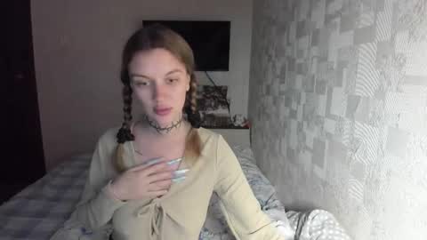 Snapshot of alistrisx chatting on 5, 10, 2025 AlisTrisx online show from 5, 10, 2025