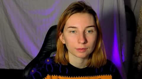 Snapshot of alisun_ chatting on 7, 10, 2025 A L I C E online show from 7, 10, 2025