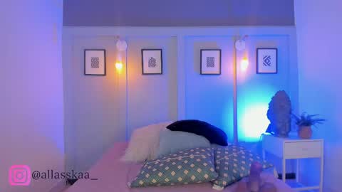 Snapshot of allasska_ chatting on 19, 5, 2026 Laura online show from 19, 5, 2026
