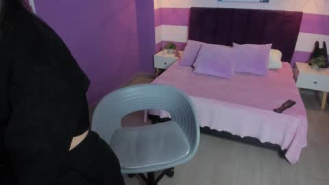 Snapshot of alli_cooper chatting on 17, 12, 2024 Ali online show from 17, 12, 2024