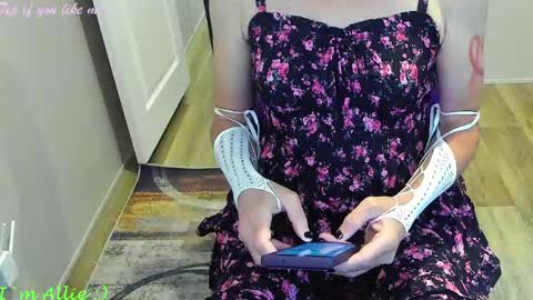 Snapshot of allie__kat chatting on 11, 4, 2026 Allie online show from 11, 4, 2026