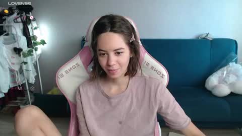 Snapshot of allie_hazie chatting on 1, 7, 2026 alice online show from 1, 7, 2026