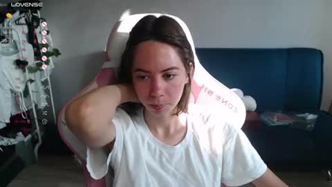 Snapshot of allie_hazie chatting on 4, 7, 2026 alice online show from 4, 7, 2026