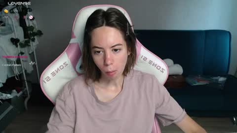Snapshot of allie_hazie chatting on 5, 7, 2026 alice online show from 5, 7, 2026