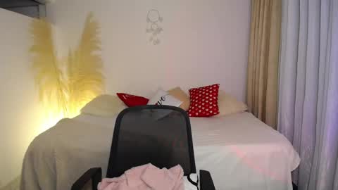 Snapshot of allierose_ chatting on 23, 4, 2026 Allie online show from 23, 4, 2026