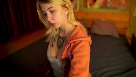 Snapshot of allison_cuty chatting on 13, 9, 2025 Allison online show from 13, 9, 2025