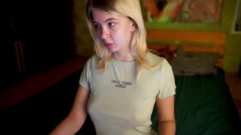 Snapshot of allison_cuty chatting on 23, 10, 2025 Allison online show from 23, 10, 2025