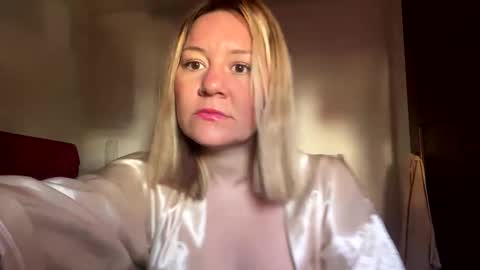 Snapshot of allisonlove2 chatting on 19, 5, 2026 allisonlove2 online show from 19, 5, 2026