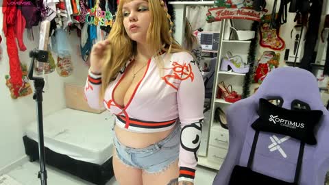 Snapshot of allsson_miller chatting on 4, 1, 2025 allsson_miller online show from 4, 1, 2025