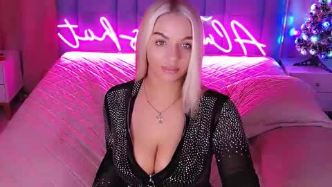 AlwaysHot online show from 19, 12, 2025