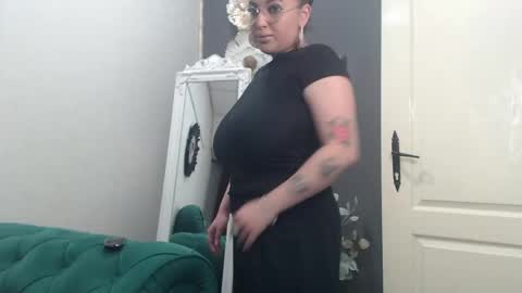 Snapshot of allyiah chatting on 15, 5, 2026 online show from 15, 5, 2026