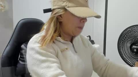 ALMA FENIX  online show from 2, 2, 2026