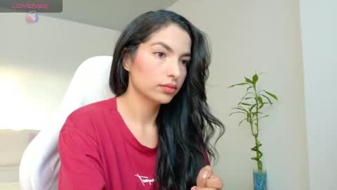 Snapshot of almatease chatting on 23, 5, 2026 Alma online show from 23, 5, 2026