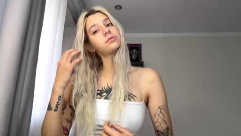 Snapshot of almetazorc chatting on 1, 10, 2025 Arina online show from 1, 10, 2025