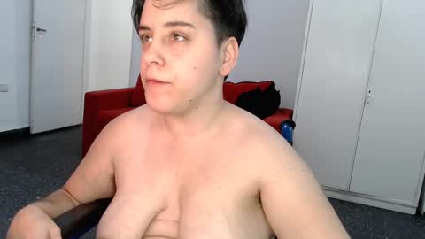 Snapshot of almondonwheels chatting on 6, 12, 2024 Almond online show from 6, 12, 2024