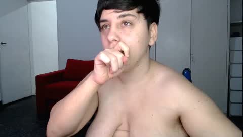 Snapshot of almondonwheels chatting on 8, 1, 2025 Almond online show from 8, 1, 2025