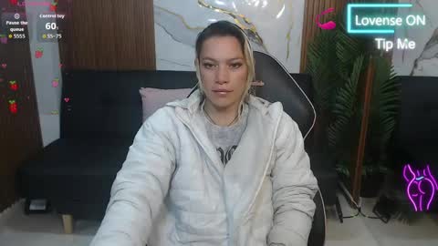 Snapshot of alonddra_tay chatting on 24, 5, 2026 alonddra_tay online show from 24, 5, 2026