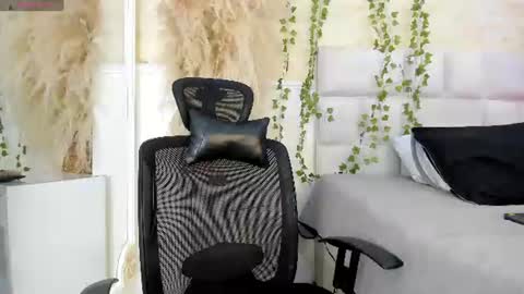 Snapshot of alondrasoomer chatting on 30, 6, 2026 ALONDRA CUTE online show from 30, 6, 2026