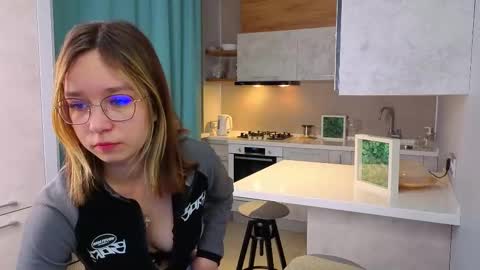 Alorena online show from 4, 12, 2025