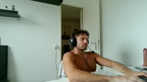 Snapshot of alphah_hunk chatting on 4, 5, 2026 alphah_hunk online show from 4, 5, 2026