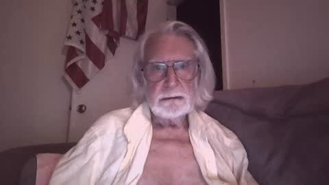 Snapshot of alphauniform chatting on 1, 8, 2026 AlphaUniform online show from 1, 8, 2026