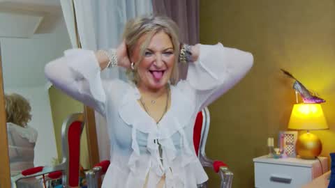 Alura Jenson online show from 22, 10, 2025