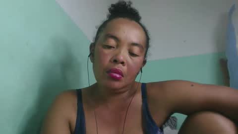 Snapshot of alypierette chatting on 22, 4, 2026 alypierette online show from 22, 4, 2026