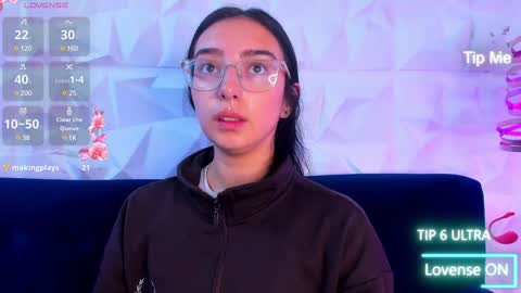 Snapshot of alys_molly chatting on 16, 12, 2024 sopie online show from 16, 12, 2024